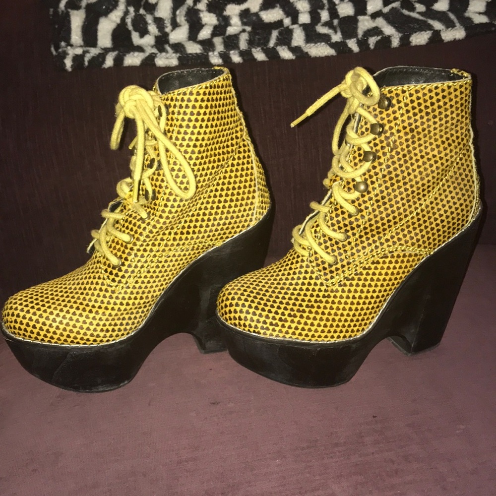 Jeffrey Campbell Yellow / black heart tardy boots